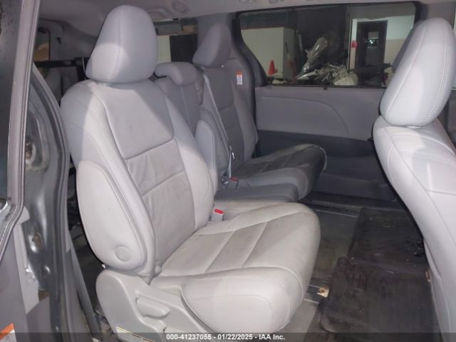 5TDYZ3DC8HS769921 Toyota Sienna Xle/limited