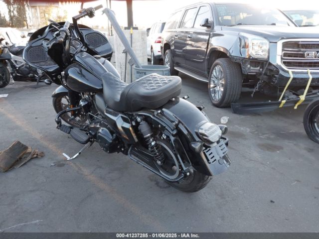 2022 HARLEY-DAVIDSON FLTRXST 1HD1ACL25NB614469 Photo 2