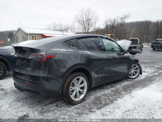 2024 TESLA MODEL Y 7SAYGDEE8RF084001 Photo 3