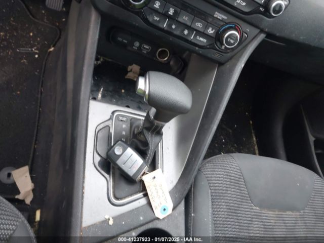 KNDCB3LC0K5353052 KIA NIRO LX