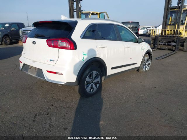 KNDCB3LC0K5353052 KIA NIRO LX