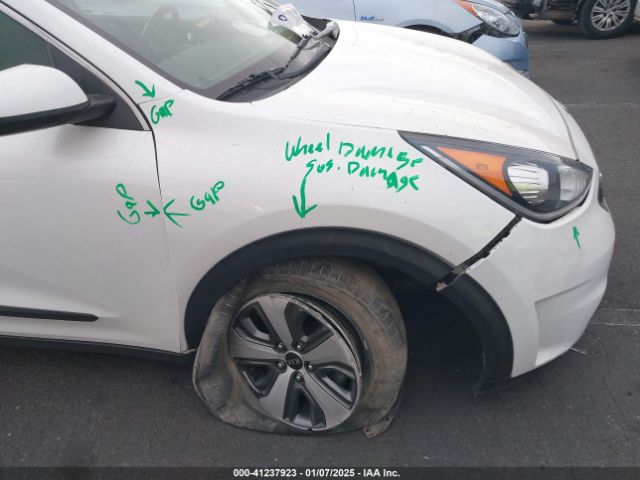 KNDCB3LC0K5353052 KIA NIRO LX