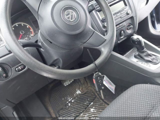 3VW2K7AJXEM335027 Volkswagen Jetta 2.0l S