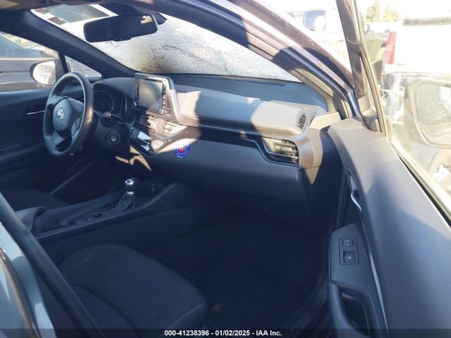 JTNKHMBX8K1037552 Toyota C-HR LE