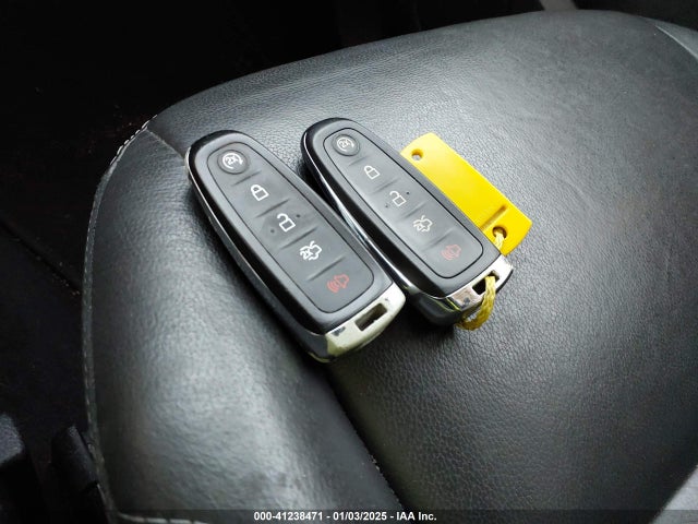 1FMCU0JX8GUA51855 Ford Escape Titanium