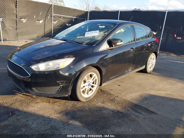 Ford FOCUS SE 2017 1FADP3K24HL301643 Image 2