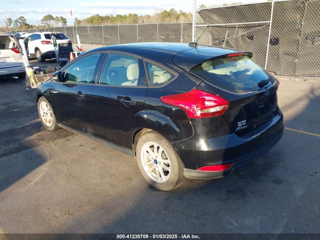 Ford FOCUS SE 2017 1FADP3K24HL301643 Image 3