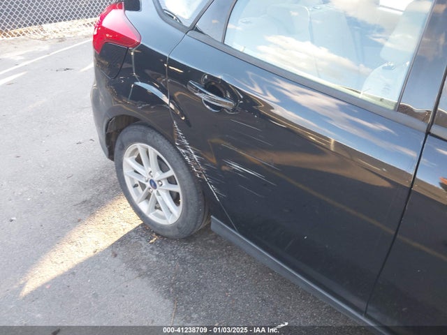 Ford FOCUS SE 2017 1FADP3K24HL301643 Image 6