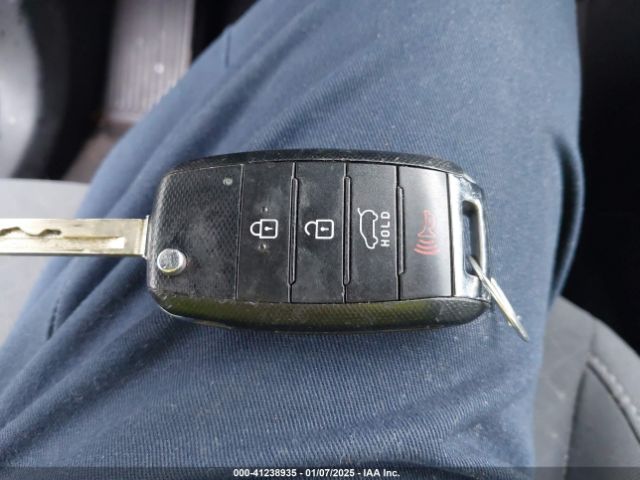 5XYPG4A57HG209219 KIA Sorento 3.3l Lx