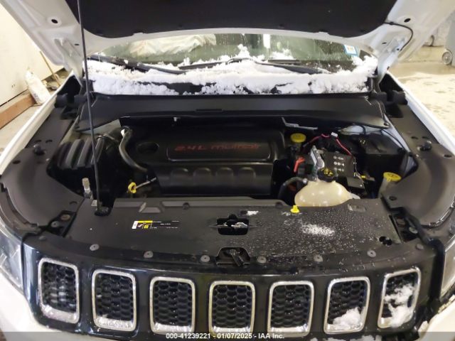 3C4NJDBBXJT485227 Jeep Compass Latitude 4x4
