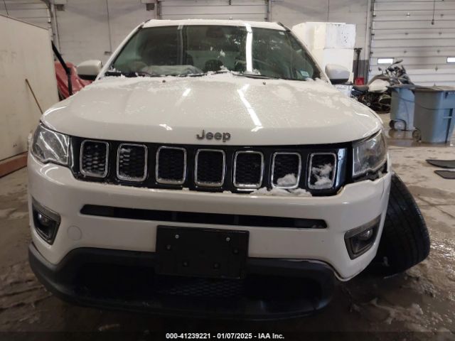 3C4NJDBBXJT485227 Jeep Compass Latitude 4x4