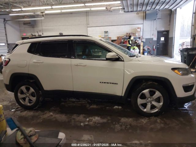 3C4NJDBBXJT485227 Jeep Compass Latitude 4x4