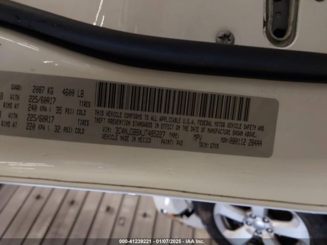 3C4NJDBBXJT485227 Jeep Compass Latitude 4x4