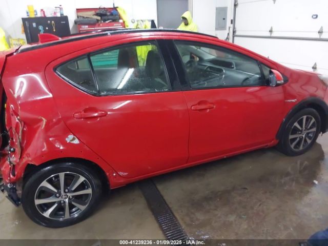 JTDKDTB33J1599235 Toyota Prius C One