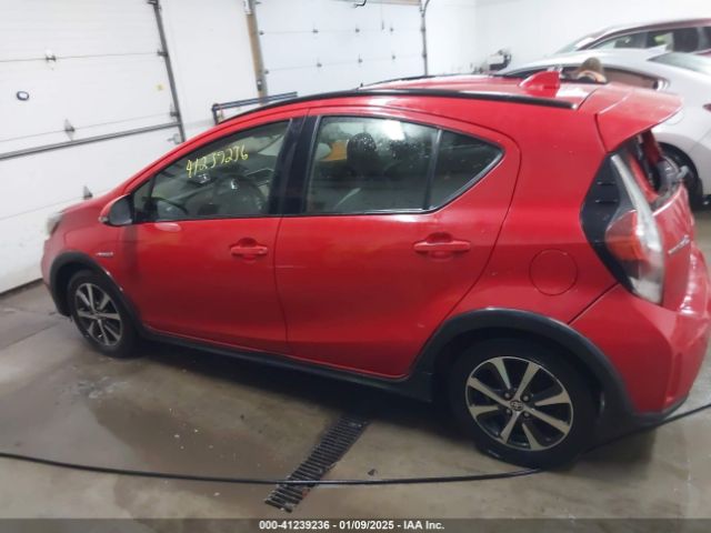 JTDKDTB33J1599235 Toyota Prius C One