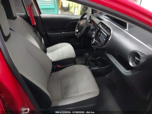 JTDKDTB33J1599235 Toyota Prius C One