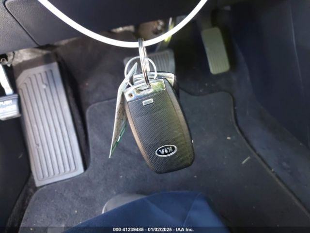 KNDCB3LC5K5231383 KIA NIRO LX
