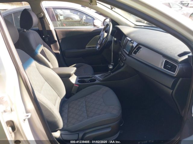 KNDCB3LC5K5231383 KIA NIRO LX