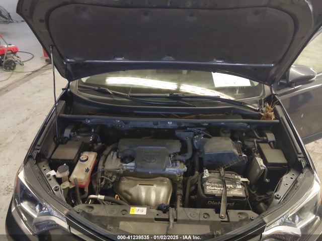 JTMRFREVXJJ205657 Toyota Rav4 Adventure/xle