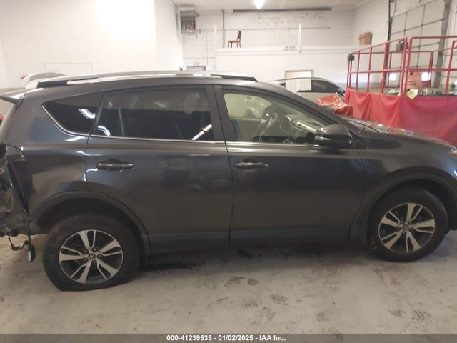 JTMRFREVXJJ205657 Toyota Rav4 Adventure/xle