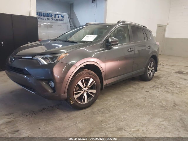 JTMRFREVXJJ205657 Toyota Rav4 Adventure/xle