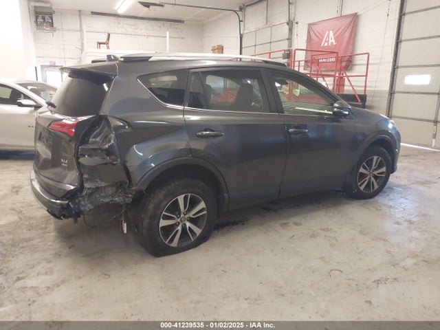 JTMRFREVXJJ205657 Toyota Rav4 Adventure/xle