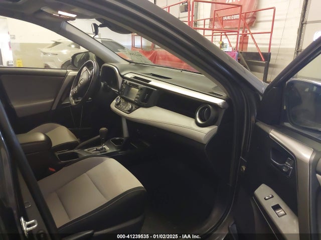 JTMRFREVXJJ205657 Toyota Rav4 Adventure/xle