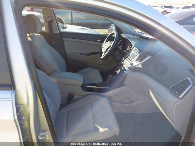 KM8J23A44HU592780 Hyundai TUCSON SE