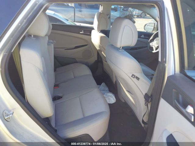 KM8J23A44HU592780 Hyundai TUCSON SE