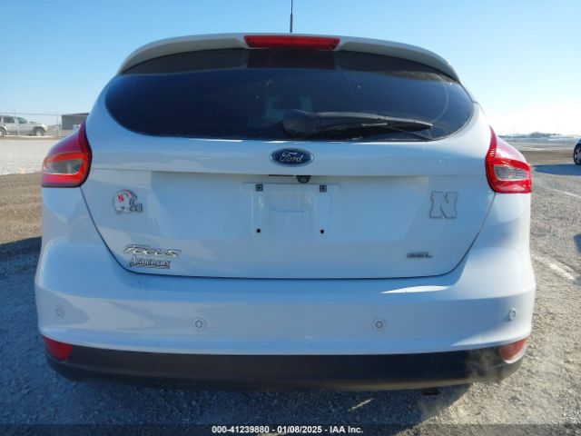 1FADP3M22JL204458 Ford FOCUS SEL