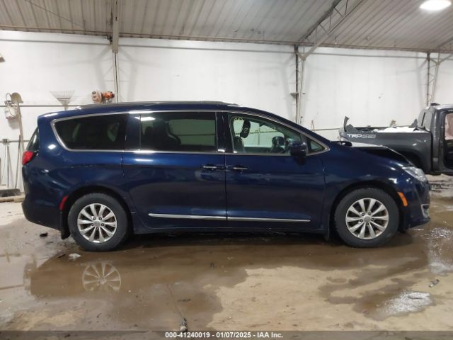 2C4RC1BG0JR261845 Chrysler Pacifica Touring L
