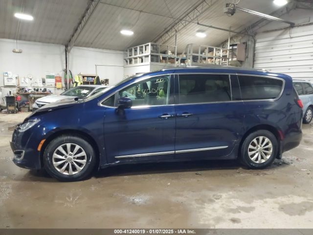 2C4RC1BG0JR261845 Chrysler Pacifica Touring L
