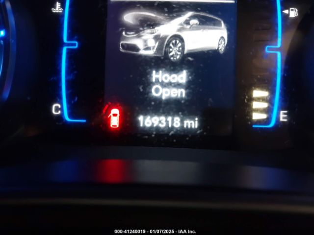 2C4RC1BG0JR261845 Chrysler Pacifica Touring L