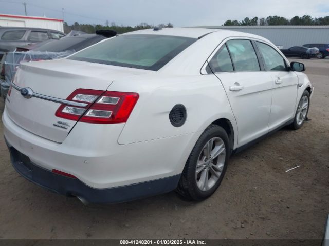 1FAHP2E82JG113133 Ford TAURUS SEL