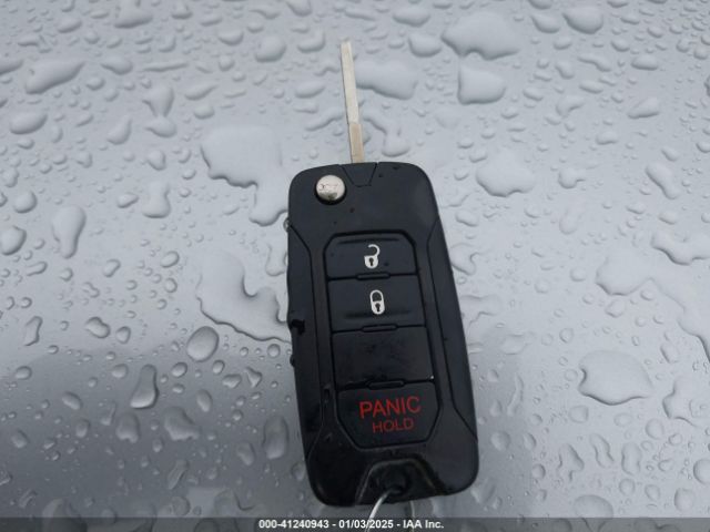 ZACCJBBT0FPC37541 Jeep Renegade Latitude
