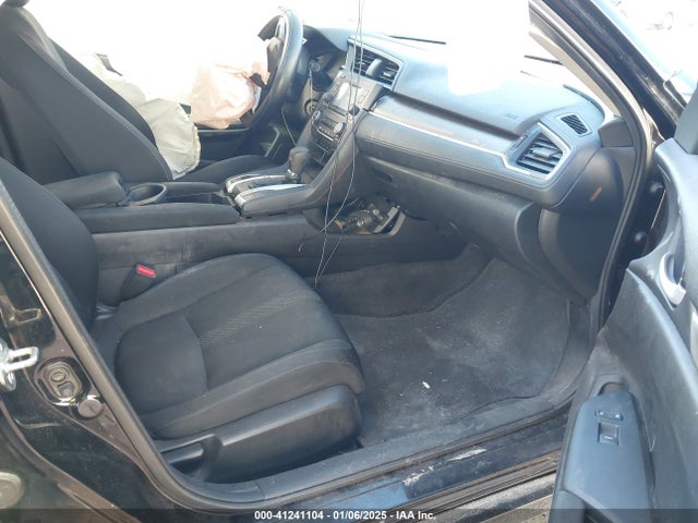 2HGFC2F58JH575574 Honda Civic Lx