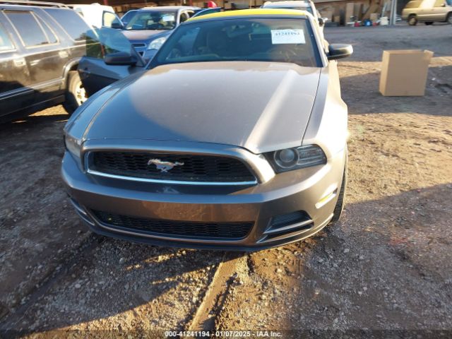 1ZVBP8EM2E5205938 Ford Mustang V6