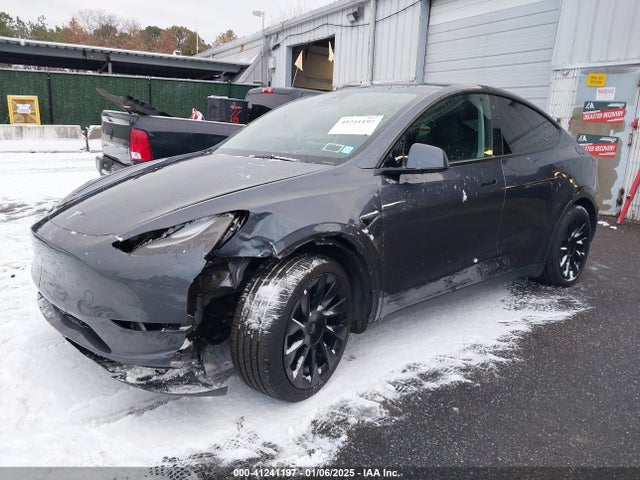 2023 TESLA MODEL Y 7SAYGDEE9PF756581 Photo 1