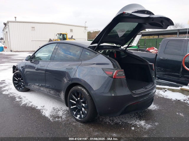 2023 TESLA MODEL Y 7SAYGDEE9PF756581 Photo 2