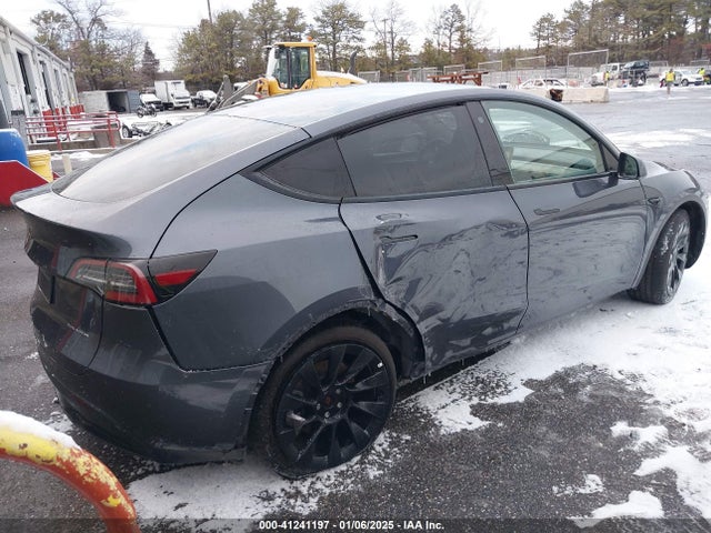 2023 TESLA MODEL Y 7SAYGDEE9PF756581 Photo 3