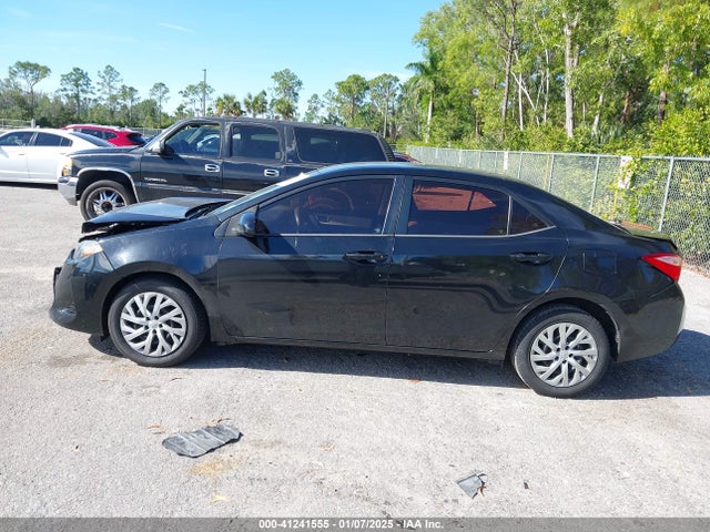 41241555 :رقم المزاد ، 5YFBURHE6HP670476 vin ، 2017 Toyota Corolla Le مزاد بيع