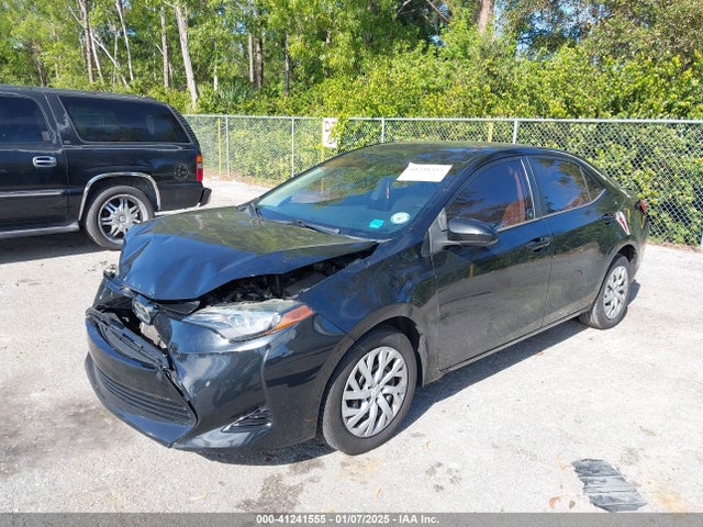 41241555 :رقم المزاد ، 5YFBURHE6HP670476 vin ، 2017 Toyota Corolla Le مزاد بيع