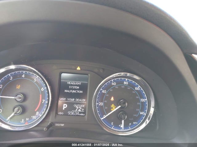 41241555 :رقم المزاد ، 5YFBURHE6HP670476 vin ، 2017 Toyota Corolla Le مزاد بيع