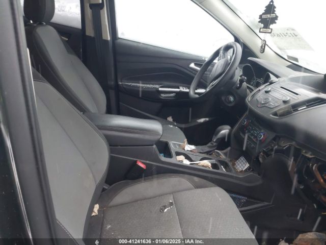 1FMCU9GD1JUD17175 Ford ESCAPE SE