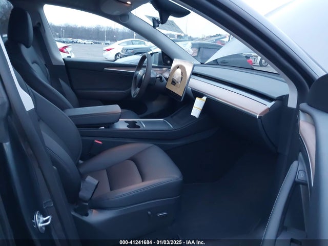 2023 TESLA MODEL Y 7SAYGDEEXPF865549 Photo 4