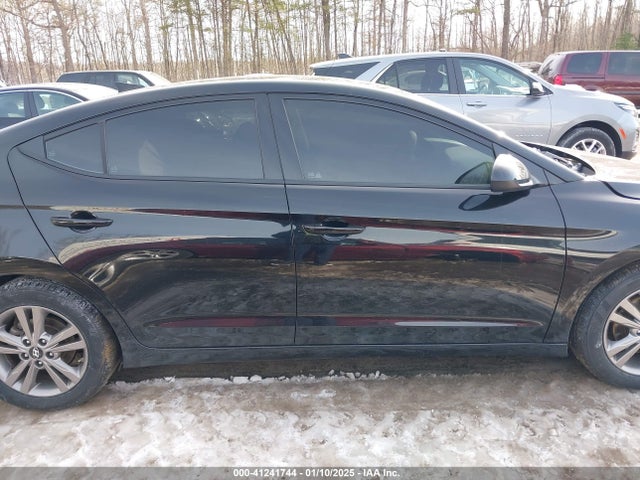 5NPD84LF9JH269460 Hyundai ELANTRA SEL