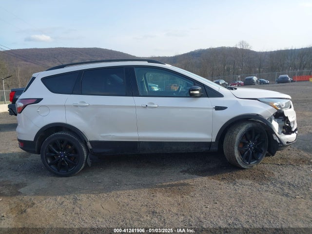 Ford Escape Titanium 2017 1FMCU9J98HUB56127 Image 13