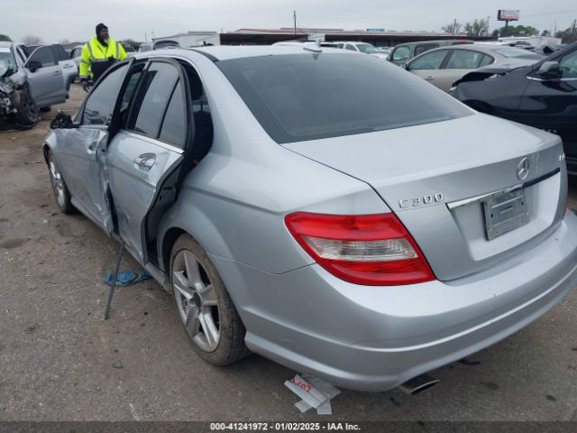2010 MERCEDES-BENZ C-CLASS WDDGF8BB5AR126237 Photo 2