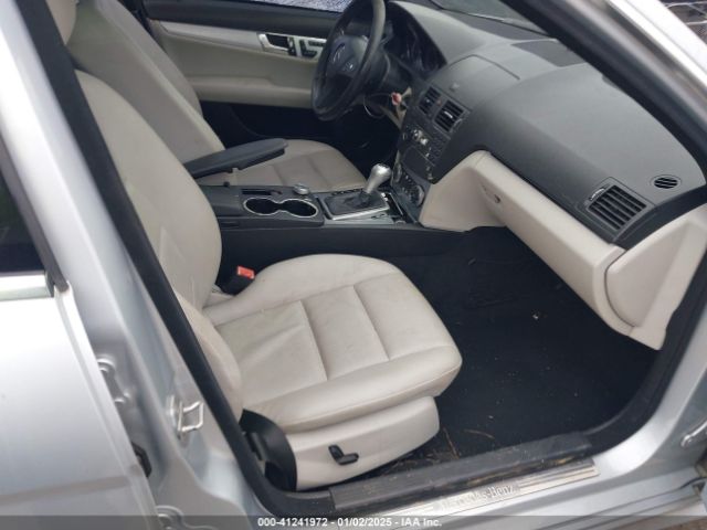 2010 MERCEDES-BENZ C-CLASS WDDGF8BB5AR126237 Photo 4