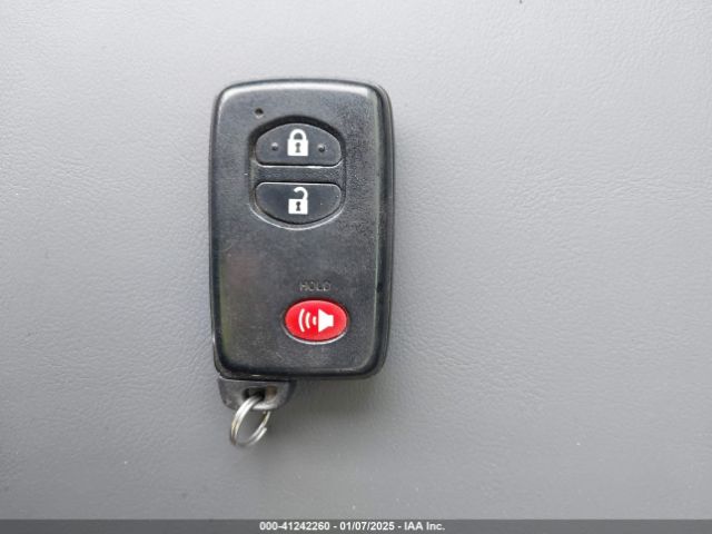 JTDZN3EU7EJ000925 Toyota Prius V Five